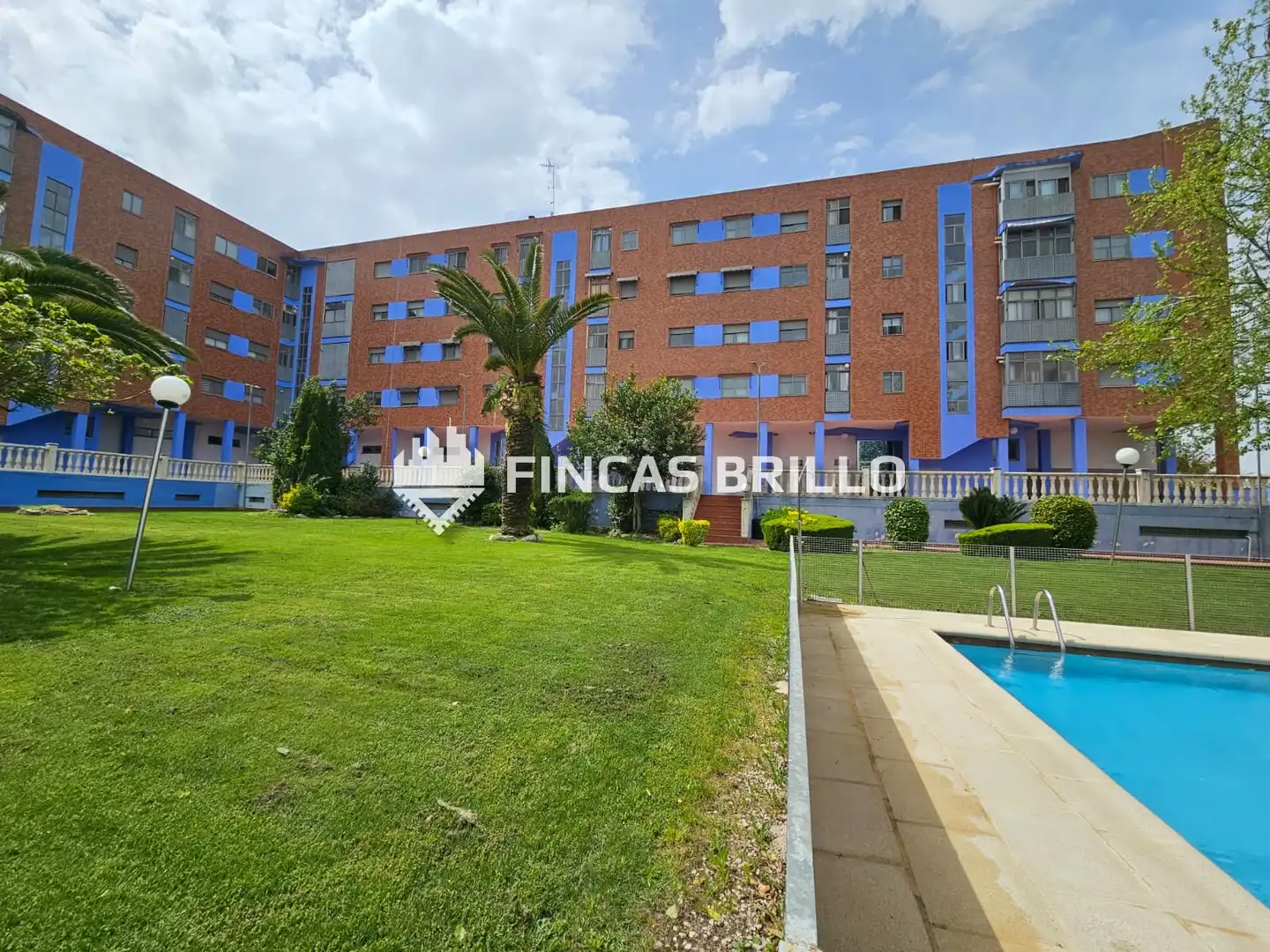 Vista exterior de Pis en venda en Cáceres amb Aire condicionat, Calefacció i Jardí privat