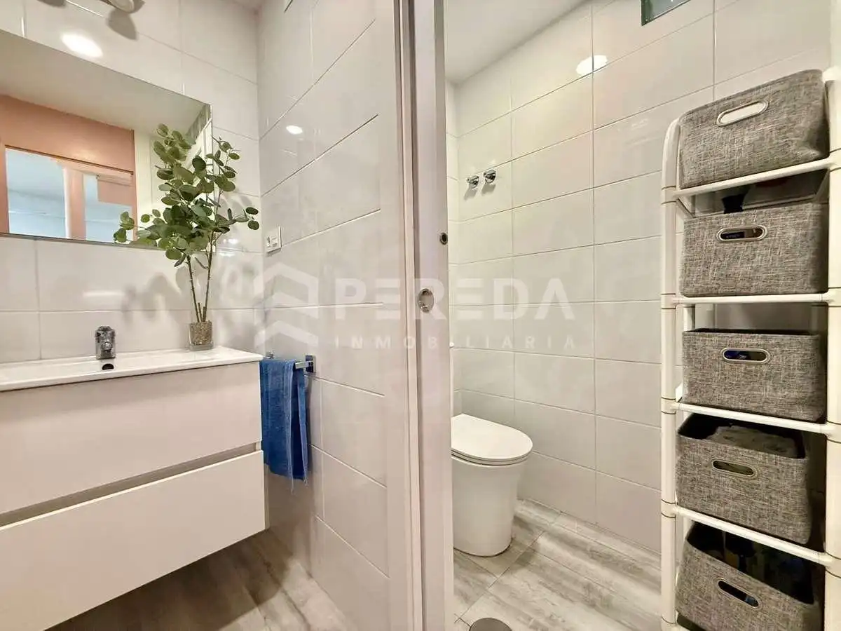 Baño de Apartamento en venta en Roquetas de Mar con Aire acondicionado, Terraza y Amueblado