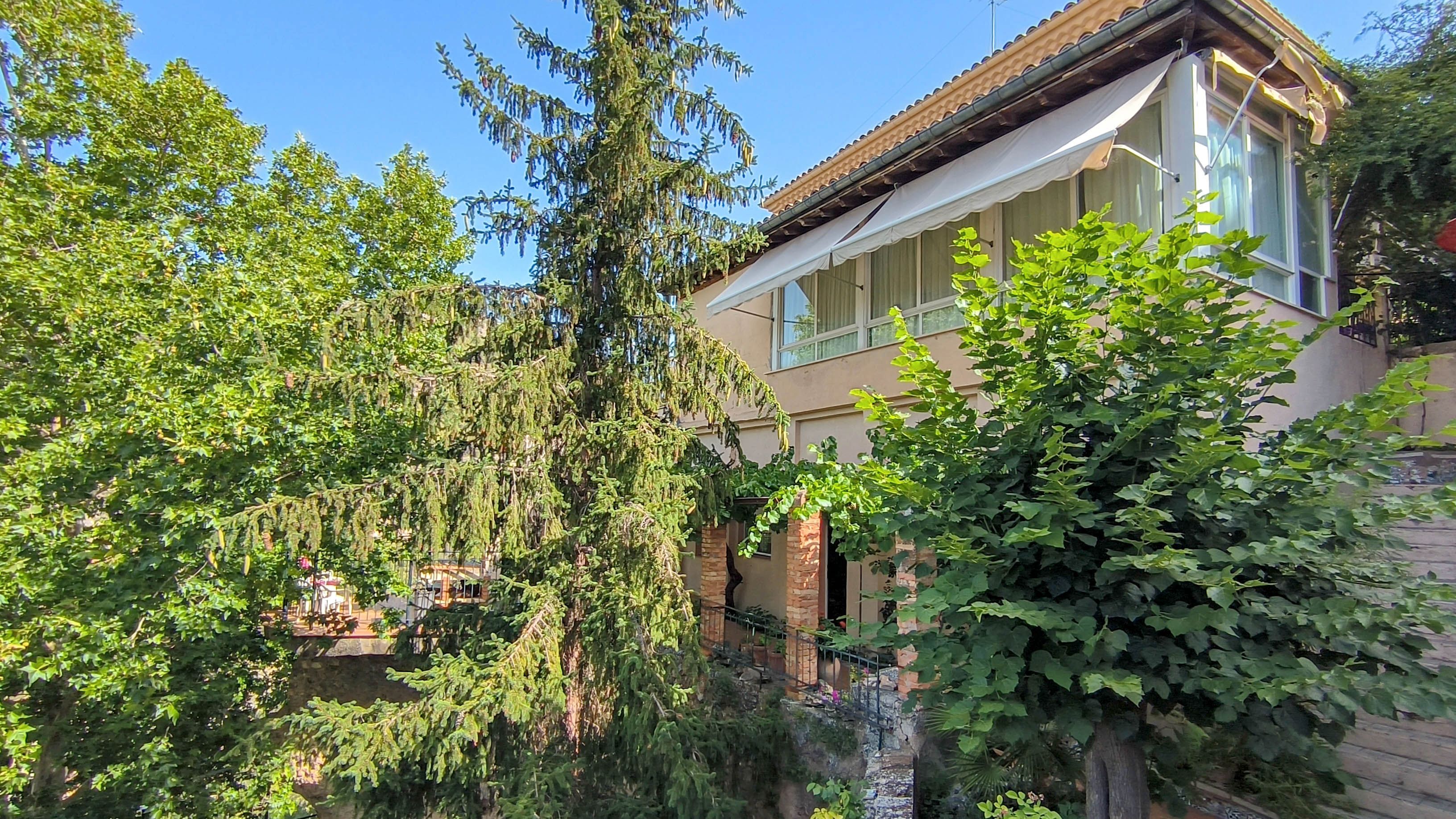 Vista exterior de Casa o xalet en venda en Cuenca Capital amb Aire condicionat, Calefacció i Jardí privat