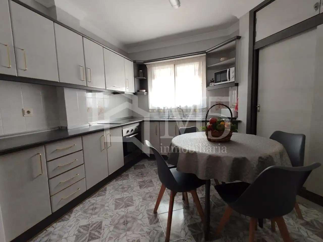 Küche von Wohnung zum Verkauf in Nerja mit Klimaanlage, Terrasse und Möbliert