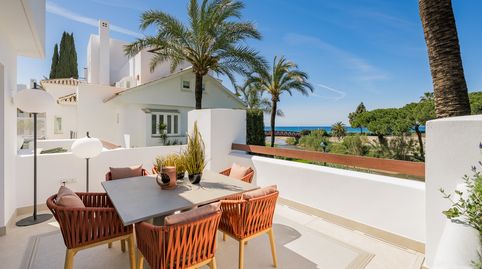 EXCEPCIONAL APARTAMENTO FRENTE AL MAR EN VENTA EN LOS MONTEROS PALM BEACH, MARBELLA