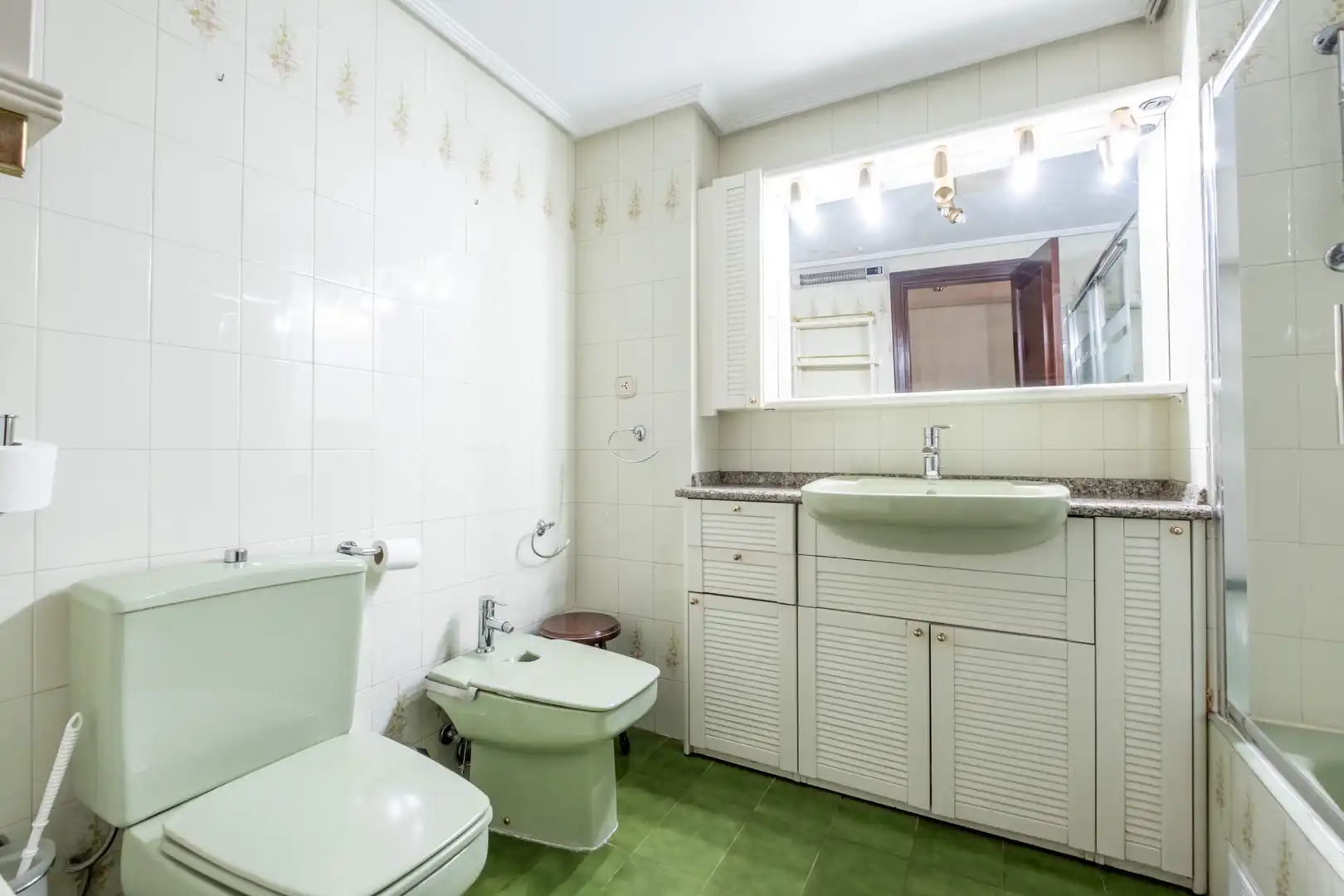Badezimmer von Wohnung zum Verkauf in Zaragoza mit Klimaanlage, Heizung und Parkett