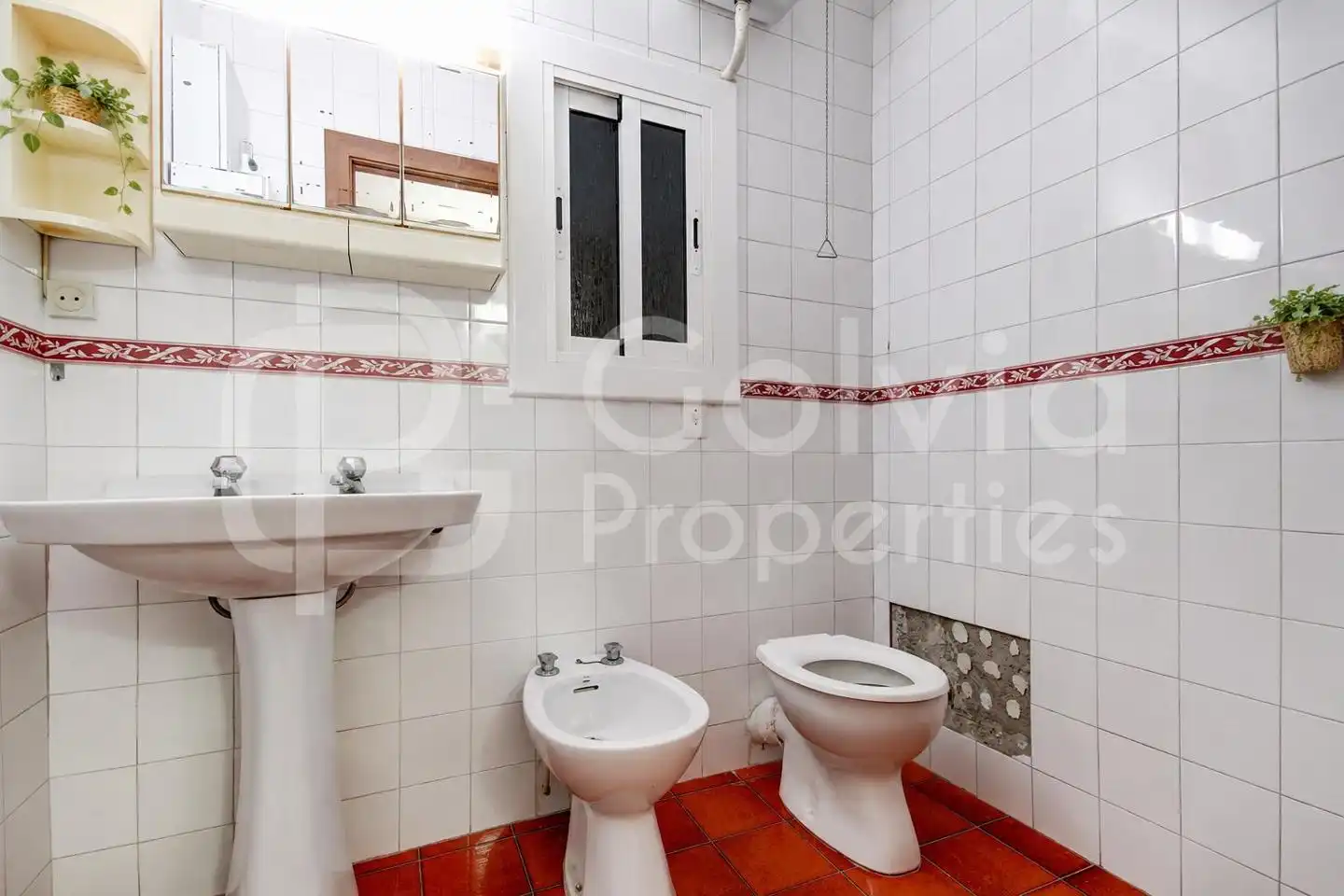 Bathroom of Flat for sale in L'Hospitalet de Llobregat  with Parquet flooring and Balcony