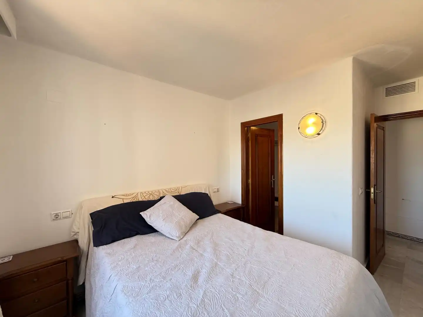 Habitación de Apartamento en venta en Torrevieja con Aire acondicionado, Terraza y Amueblado