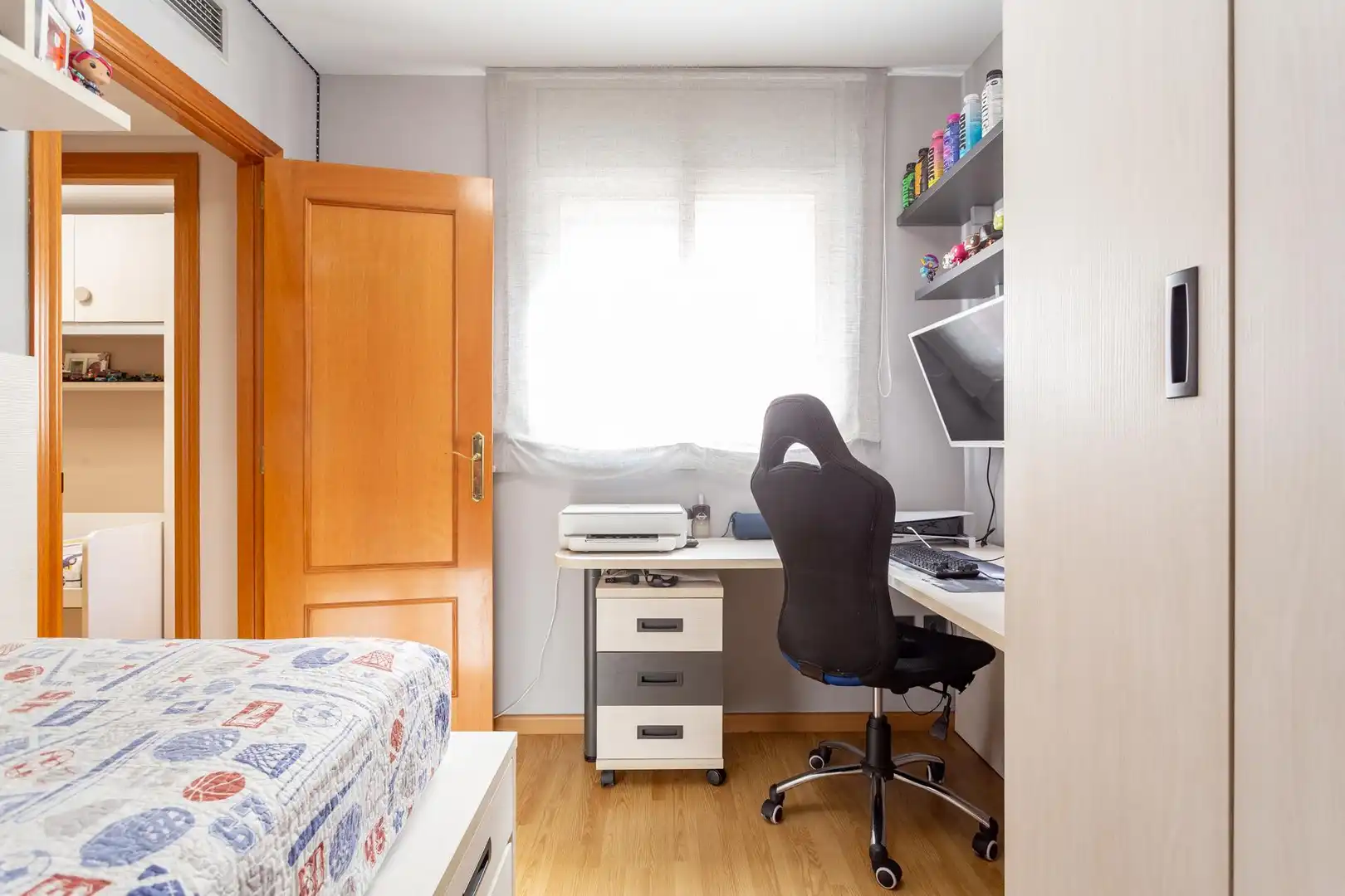 Bedroom of Attic for sale in Reus  with Air Conditioner, Private garden and Parquet flooring