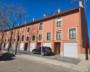 Vista exterior de Casa adosada en venda en  Zaragoza Capital amb Aire condicionat, Terrassa i Piscina