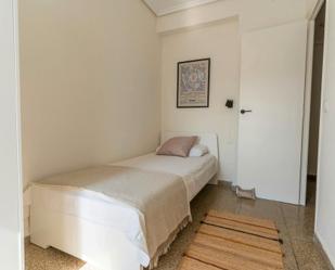 Bedroom of Flat to share in  Valencia Capital  with Balcony