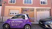 Vista exterior de Casa o xalet en venda en Tordesillas amb Calefacció, Jardí privat i Terrassa