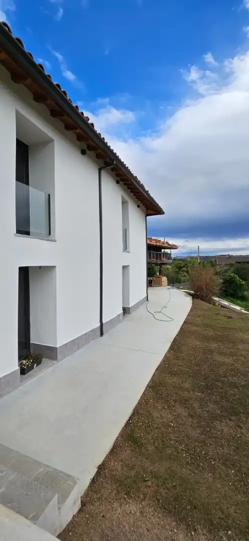 Vista exterior de Casa o xalet en venda en Oviedo  amb Aire condicionat, Calefacció i Jardí privat