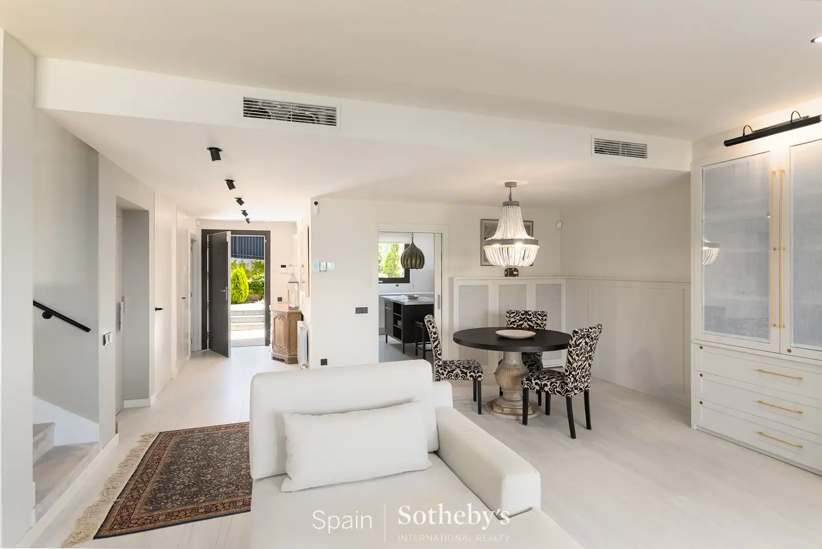 Sala d'estar de Casa adosada en venda en Mataró amb Aire condicionat, Calefacció i Jardí privat