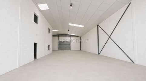 Foto 3 von Fabrikhallen zur Miete in Migjorn, Reus
