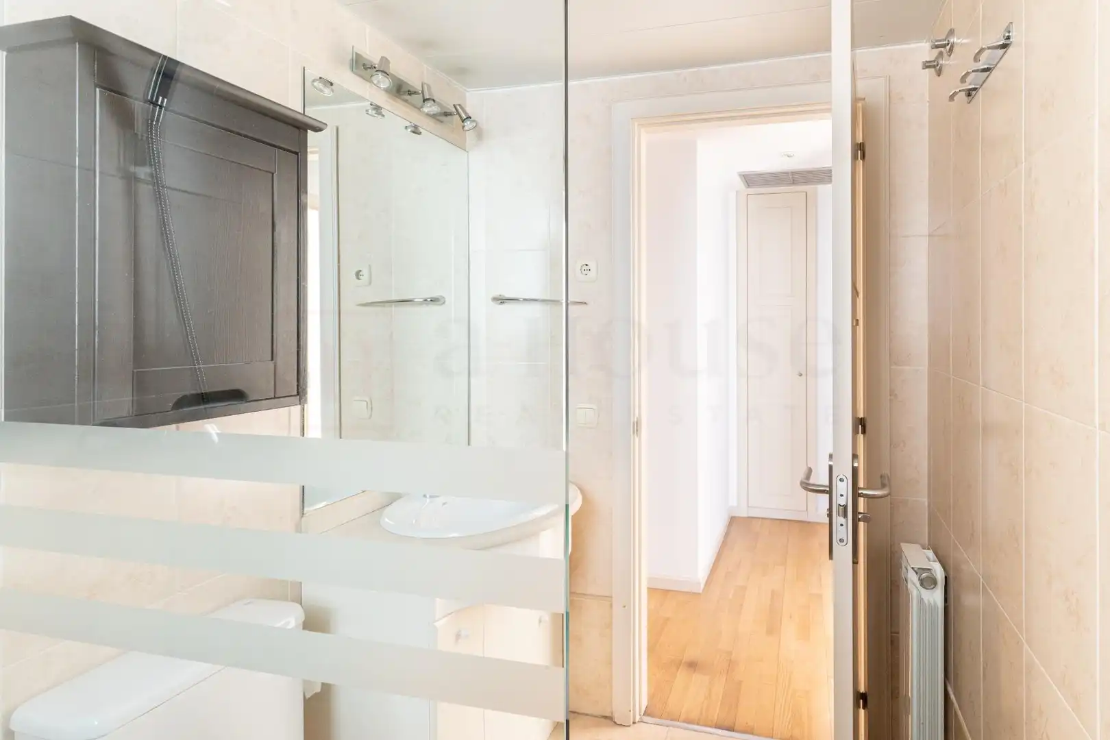 Badezimmer von Wohnung zum Verkauf in Madrid mit Klimaanlage, Heizung und Privatgarten