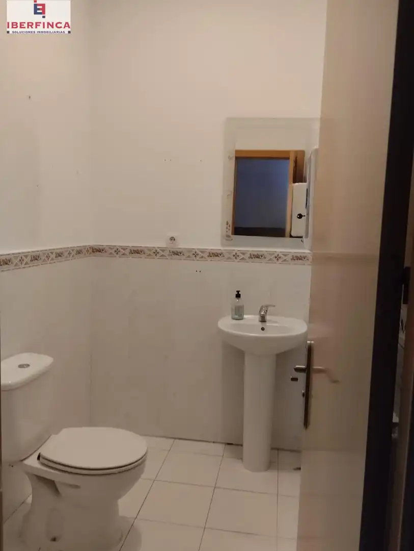 Baño de Local de alquiler en Valladolid