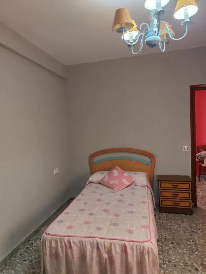 Schlafzimmer von Wohnung zur Miete in Almodóvar del Campo mit Klimaanlage, Ofen und Waschmaschine