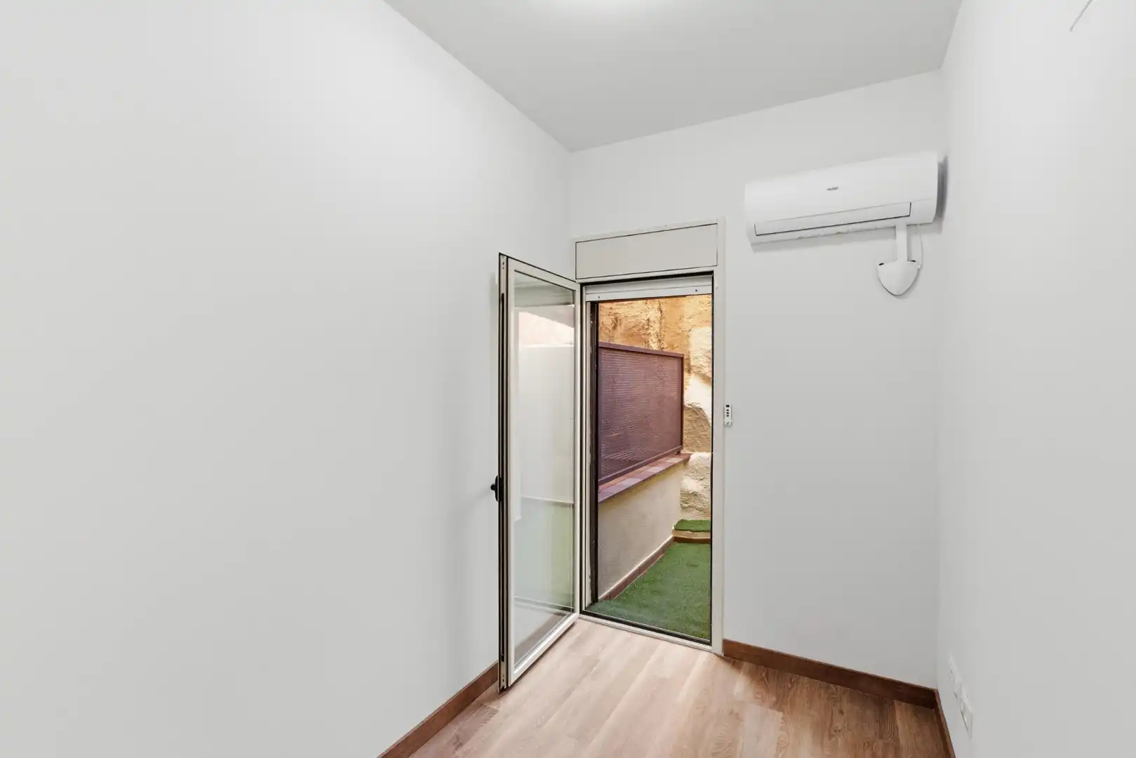 Balcony of Ground floor for sale in Blanes  with Air Conditioner, Heating and Parquet flooring