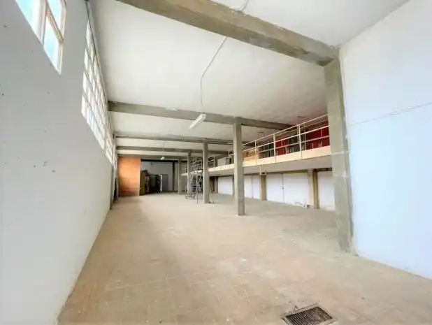 Gewerbefläche zum Verkauf in Calle Pinos 8, imagen 6