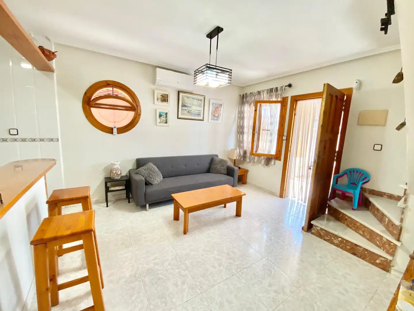 Sala de estar de Casa o chalet de alquiler en Torrevieja con Aire acondicionado, Calefacción y Jardín privado