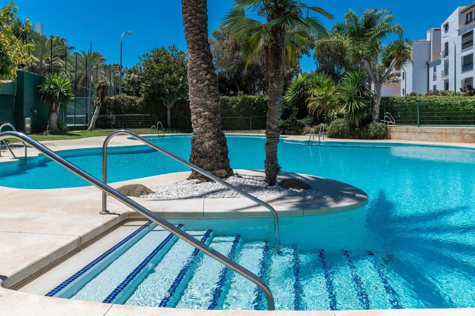 Apartament amb piscina en venda a Nueva Andalucía, imagen 4