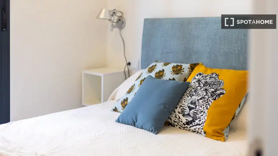 Habitación de Piso de alquiler en Valencia con Aire acondicionado, Calefacción y Amueblado