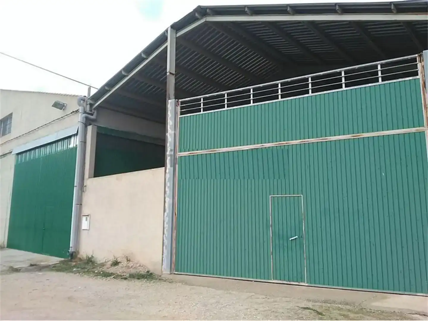 Vista exterior de Nau industrial en venda en La Gineta