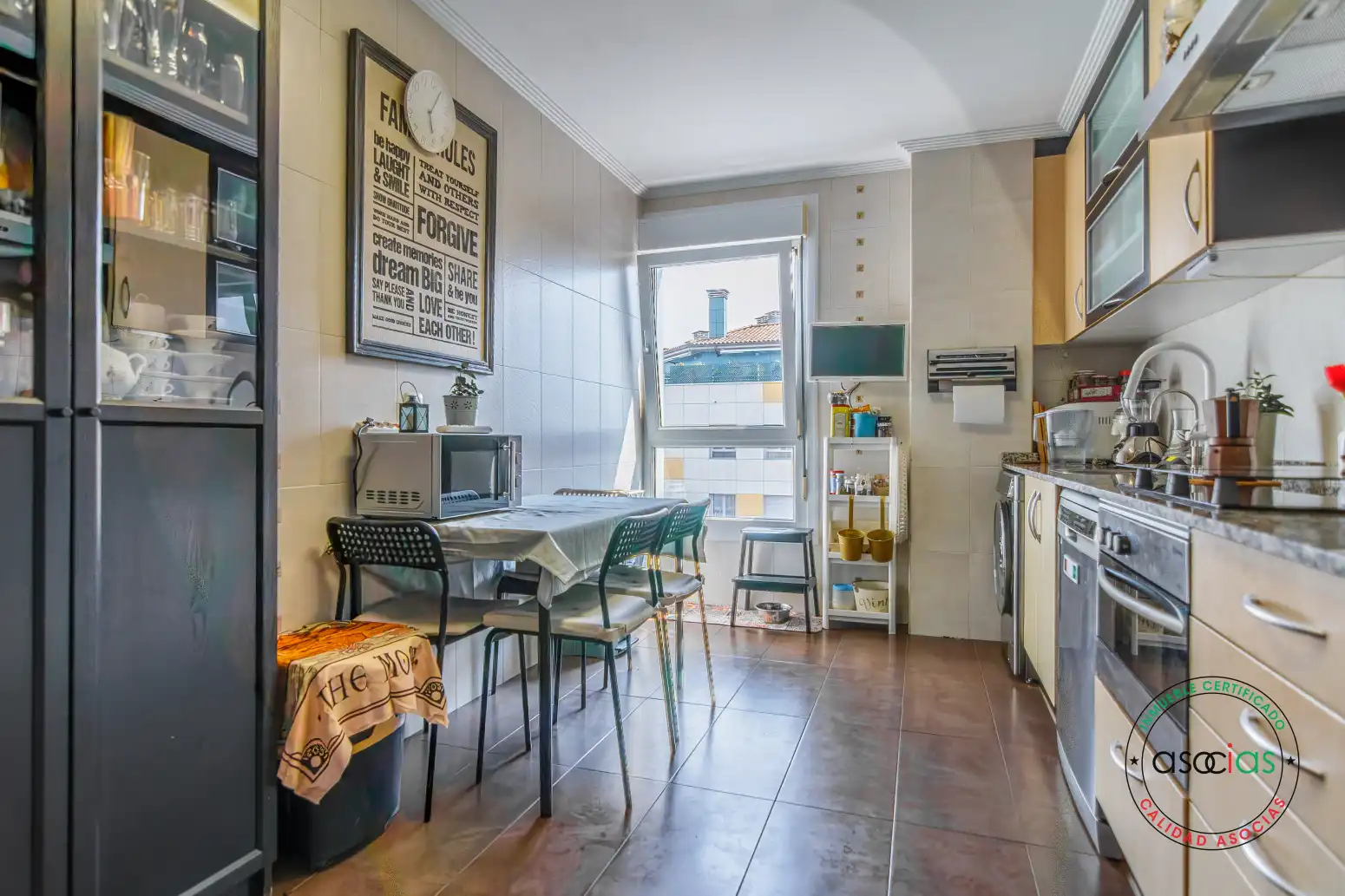 Cuina de Àtic en venda en Oviedo  amb Calefacció, Jardí privat i Parquet