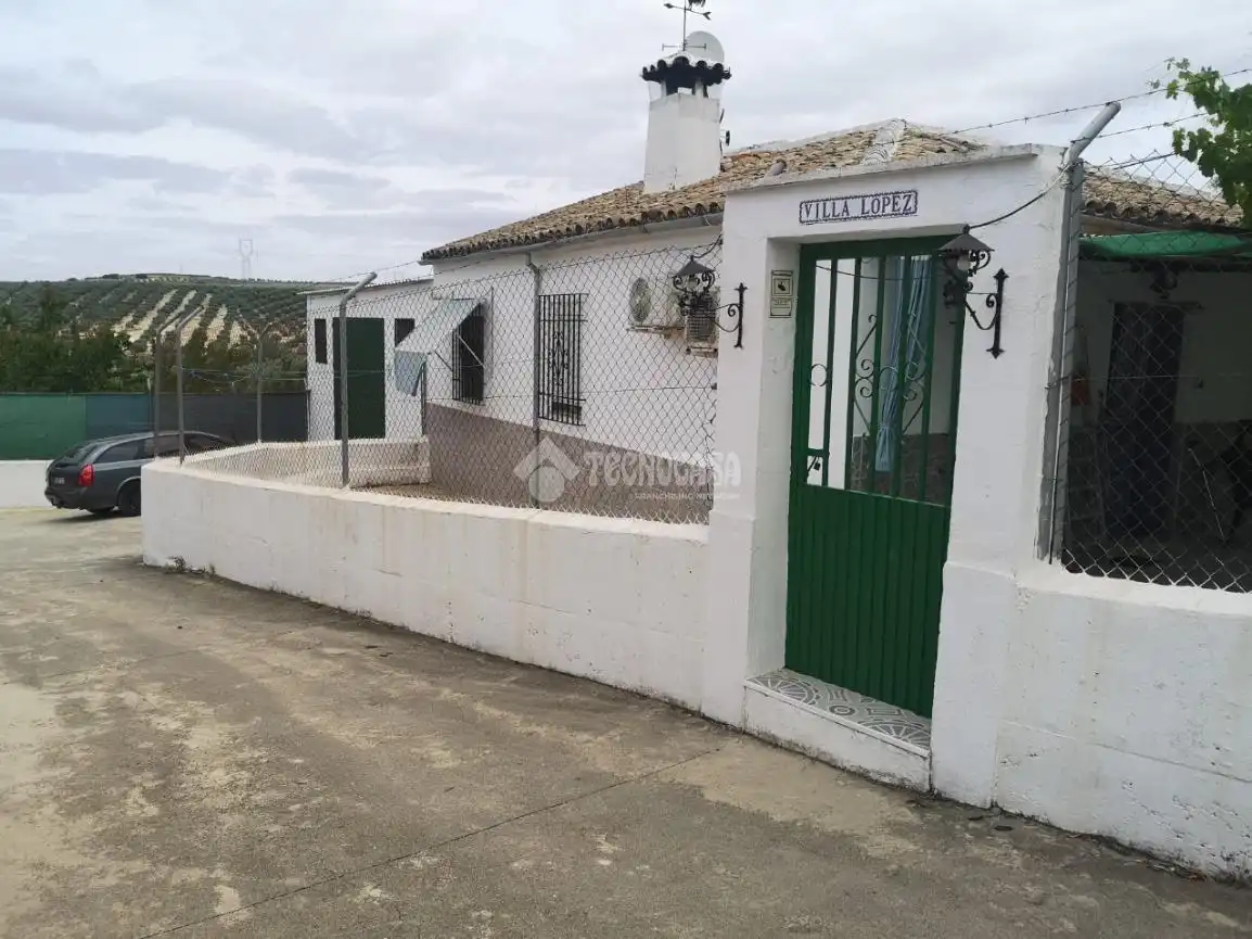 Vista exterior de Finca rústica en venda en Lucena amb Jardí privat