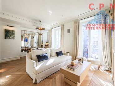 Flat with balcony for sale in Barrio de Salamanca