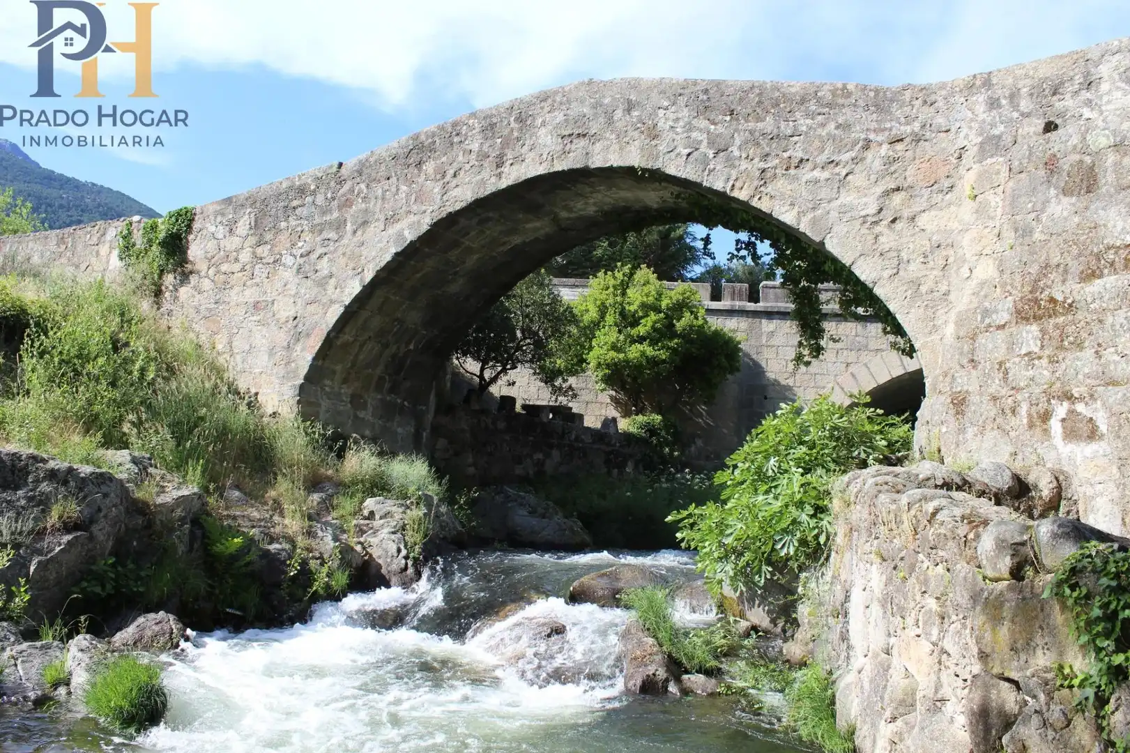 Vista exterior de Casa o xalet en venda en Montesclaros amb Balcó