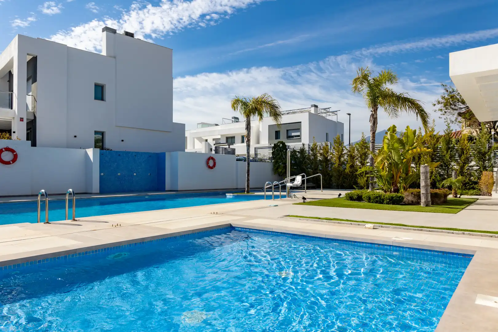 Piscina de Casa adosada en venta en Marbella con Aire acondicionado, Jardín privado y Terraza