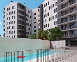 Piscina de Pis en venda en  Sevilla Capital amb Terrassa, Traster i Piscina comunitària