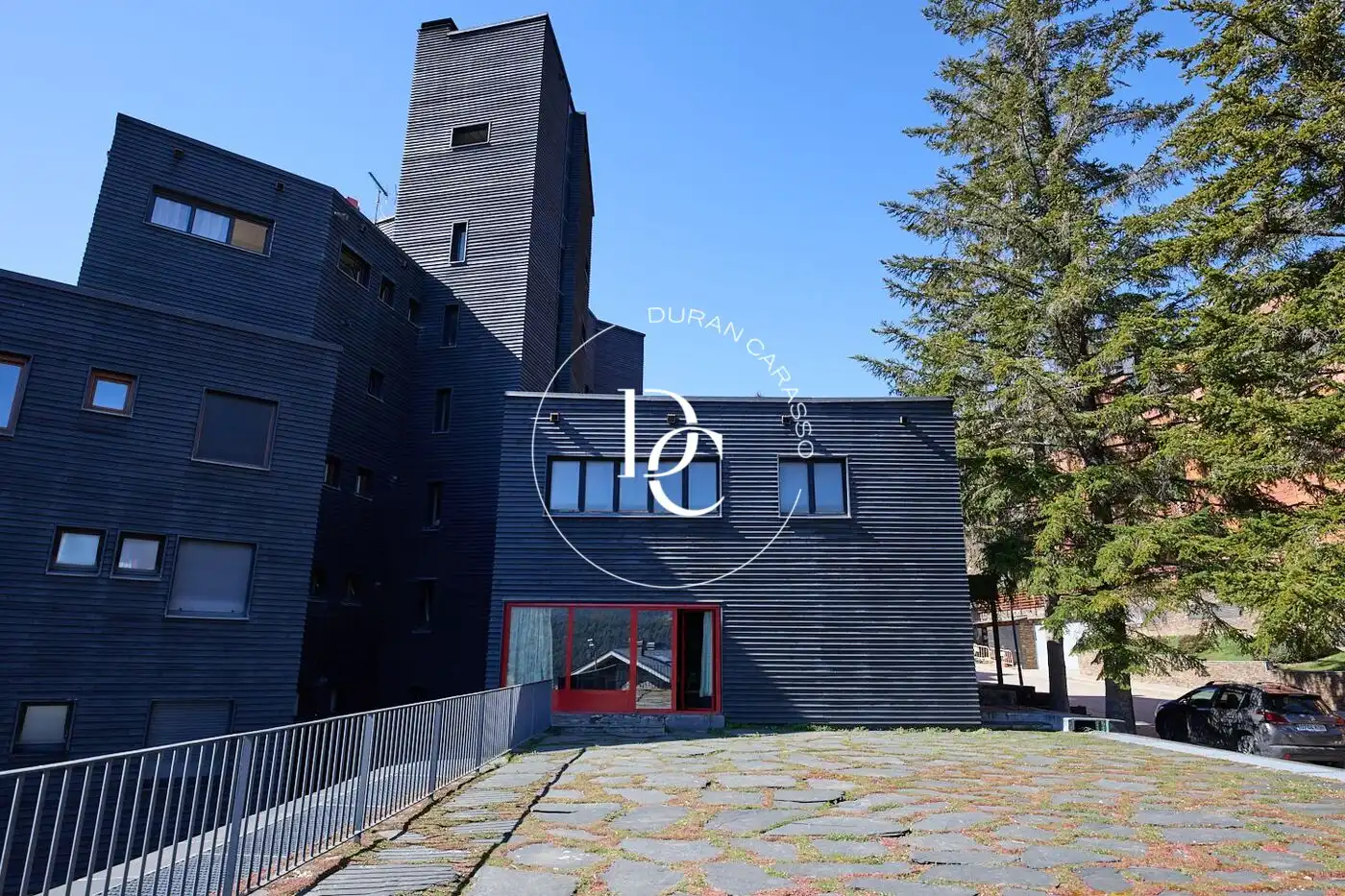 Vista exterior de Piso en venta en Alp con Calefacción, Terraza y Amueblado