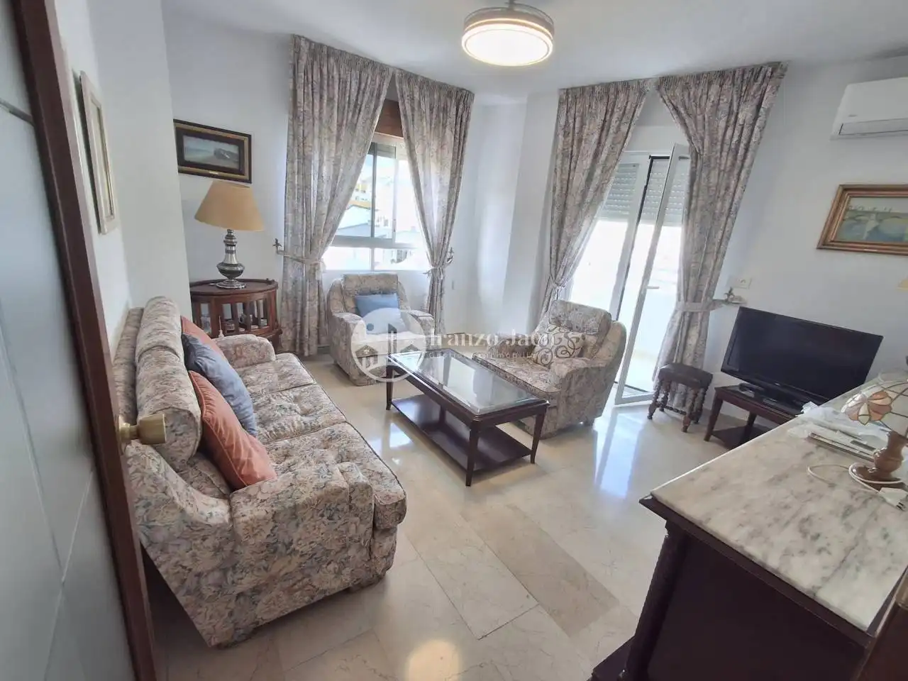 Sala de estar de Apartamento de alquiler en Jaén con Aire acondicionado, Amueblado y Balcón