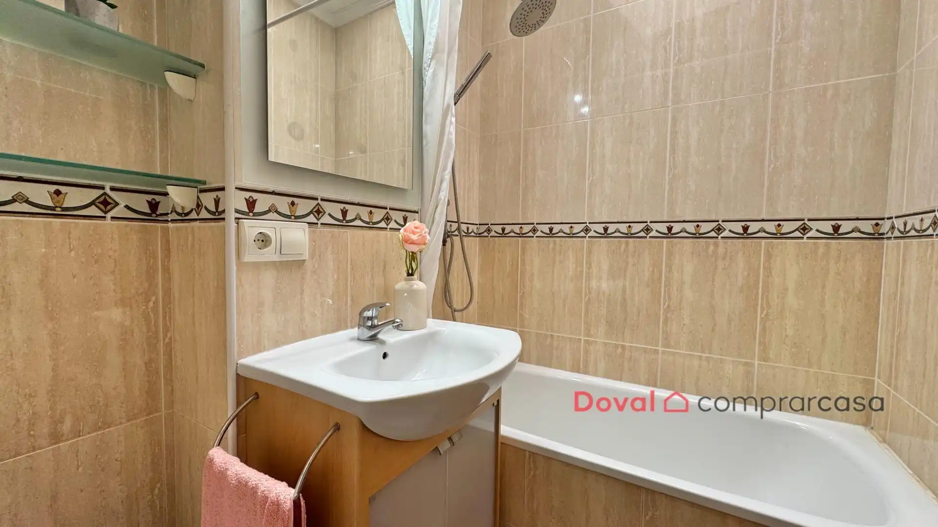 Badezimmer von Wohnung zum Verkauf in Tui mit Heizung, Abstellraum und Möbliert