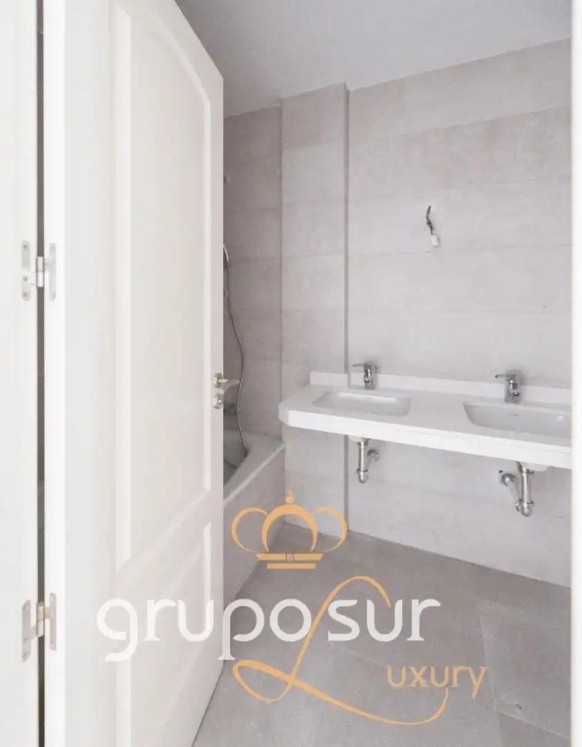 Badezimmer von Dachboden zur Miete in Valladolid mit Heizung, Parkett und Abstellraum