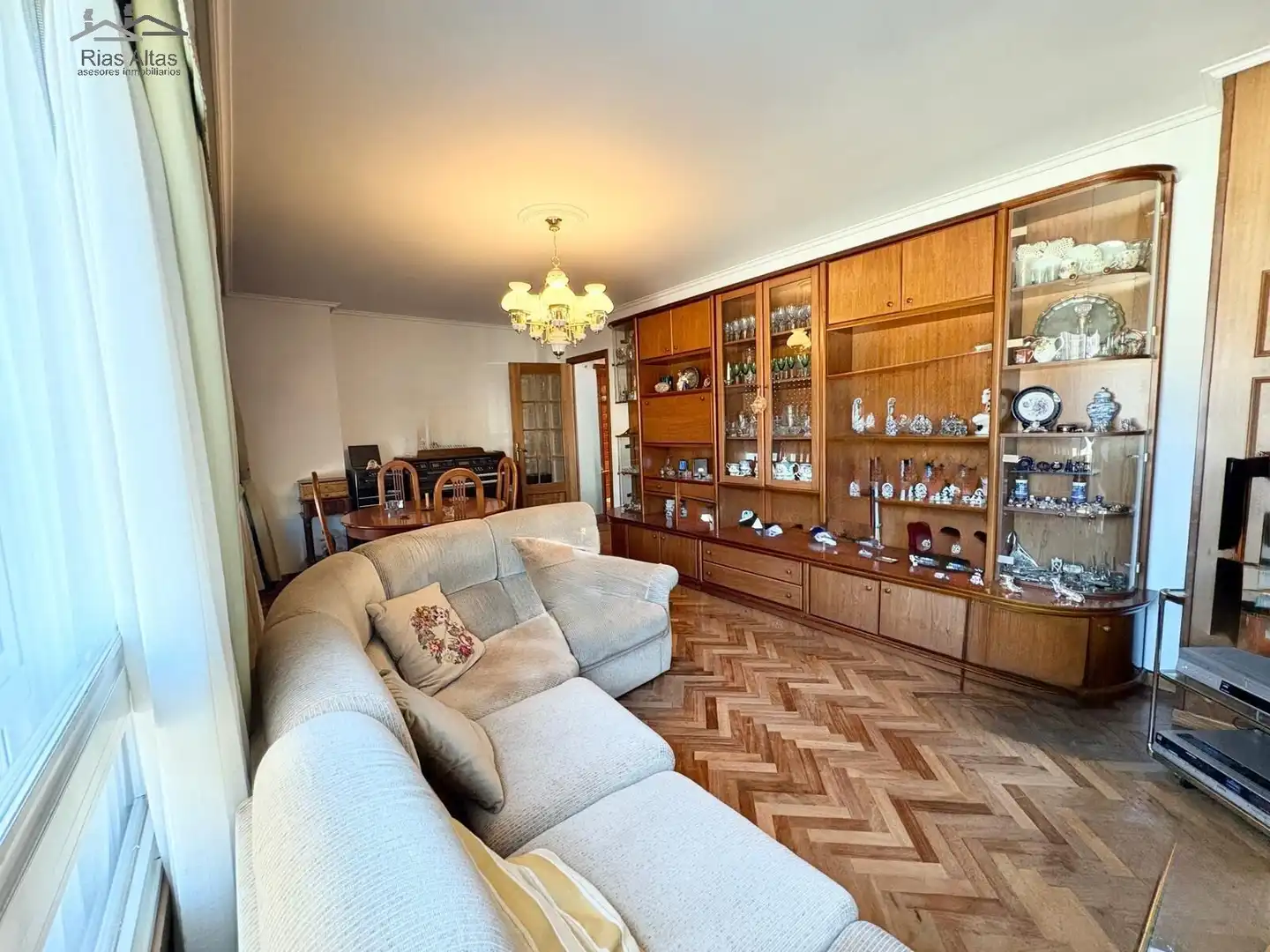Sala de estar de Piso en venta en Cambre  con Calefacción, Parquet y Trastero