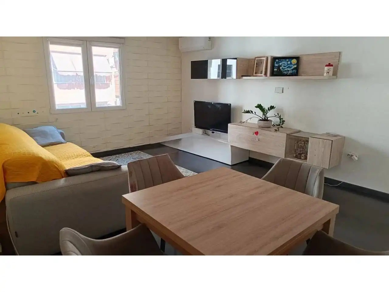 Piso con terraza en venta en Avenida Constitución
