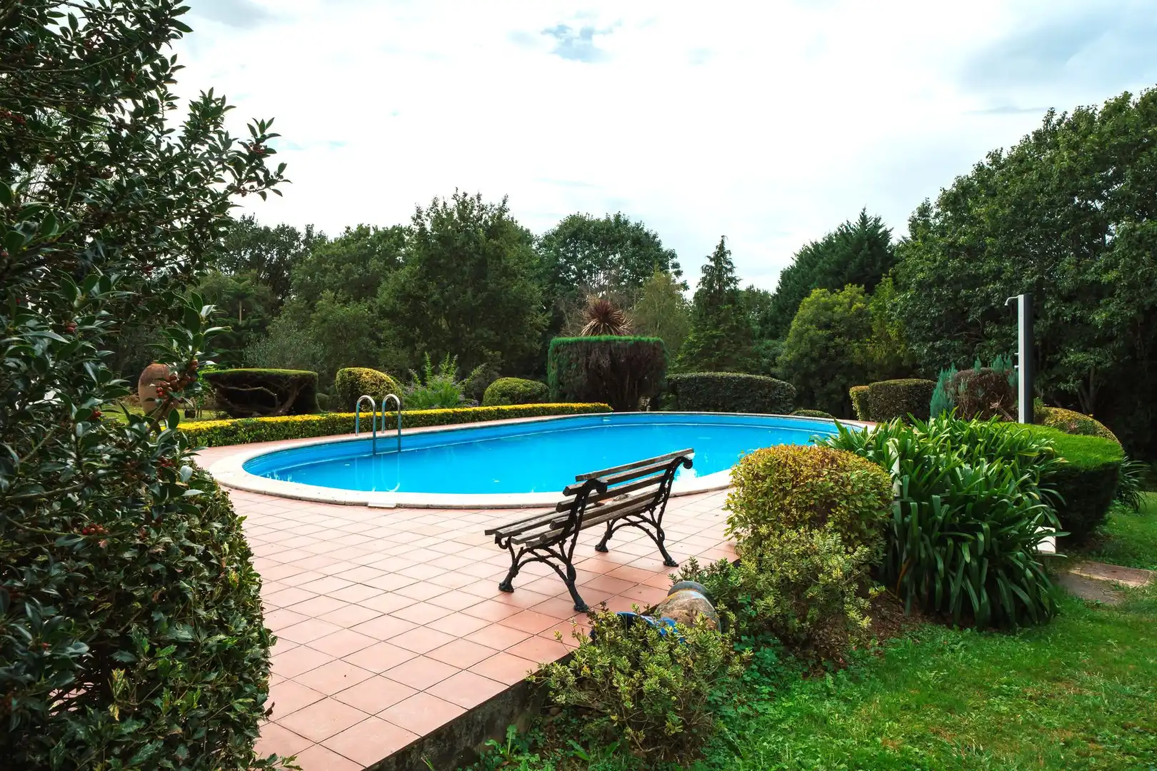 Piscina de Casa o chalet en venta en Fruiz con Aire acondicionado, Calefacción y Jardín privado