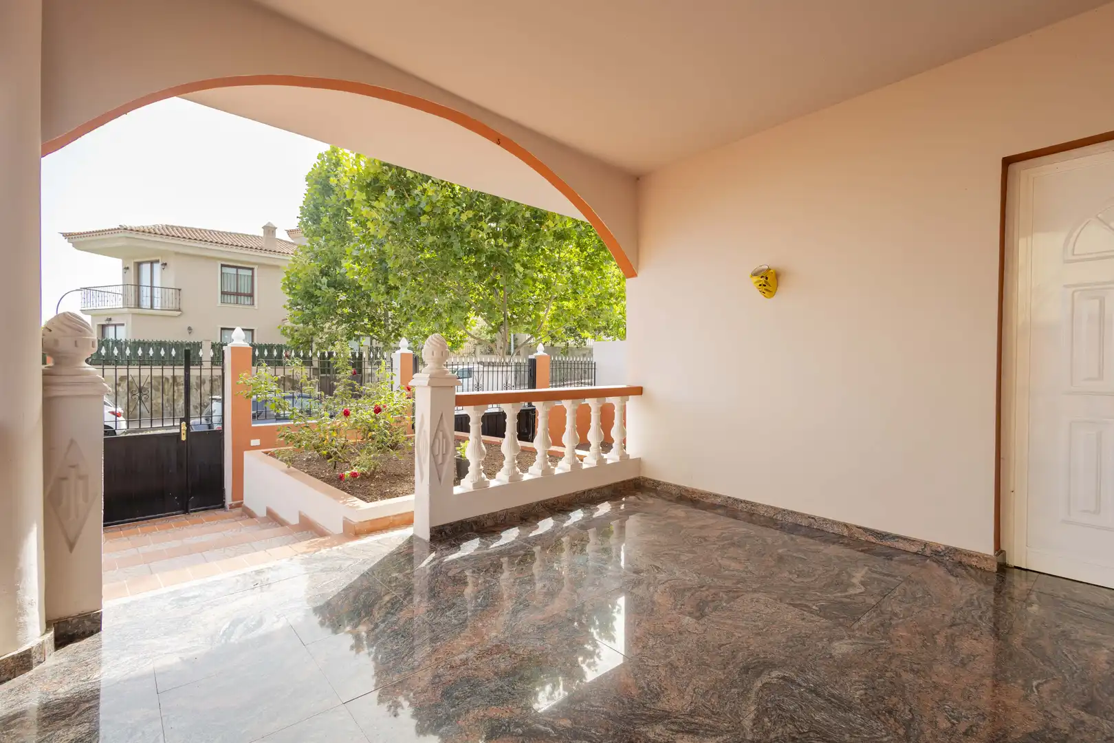 Terrasse von Einfamilien-Reihenhaus zum Verkauf in Los Realejos mit Privatgarten, Terrasse und Abstellraum