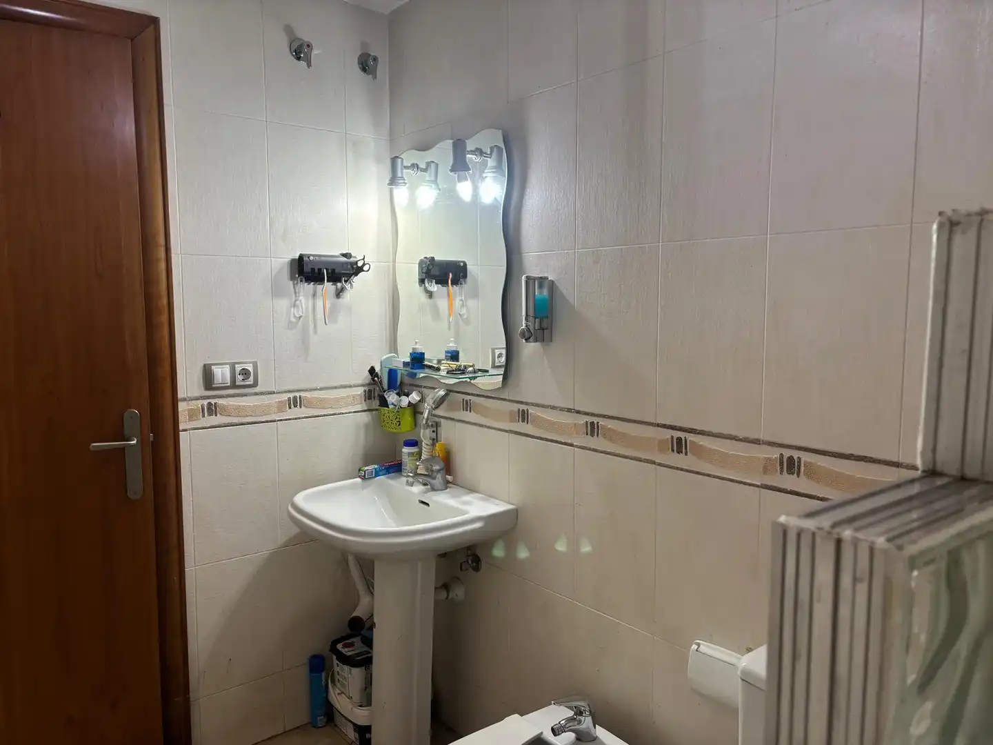 Badezimmer von Wohnungen zum Verkauf in Mataró mit Klimaanlage und Balkon