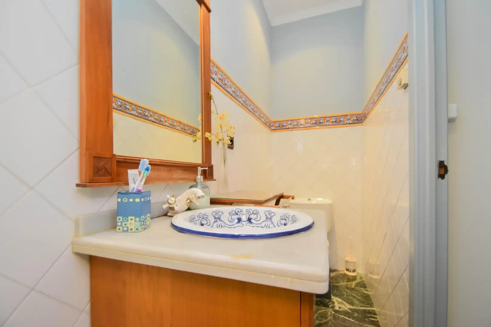 Bathroom of Buildings for sale in Almuñécar
