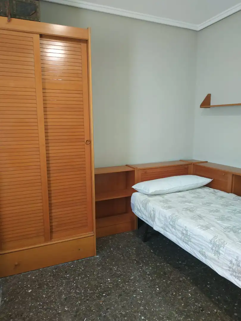 Habitación de Piso de alquiler en Valencia con Amueblado, Horno y Lavadora