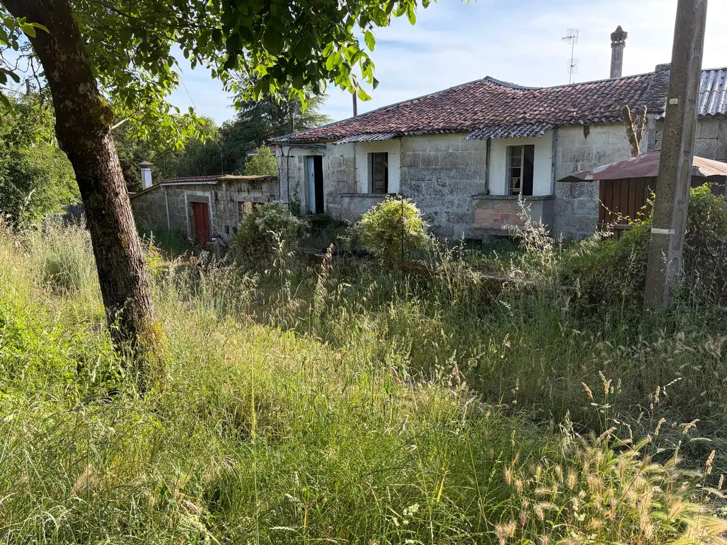 Einfamilien-Reihenhaus zum Verkauf in San Cristovo de Cea mit Privatgarten und Balkon