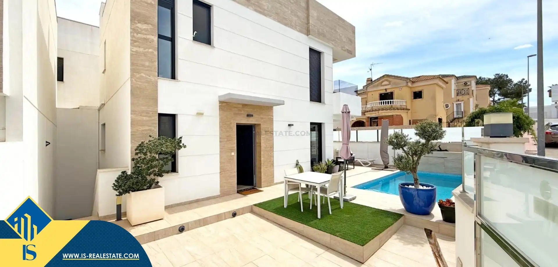 Detached house with garden for sale in Orihuela Costa