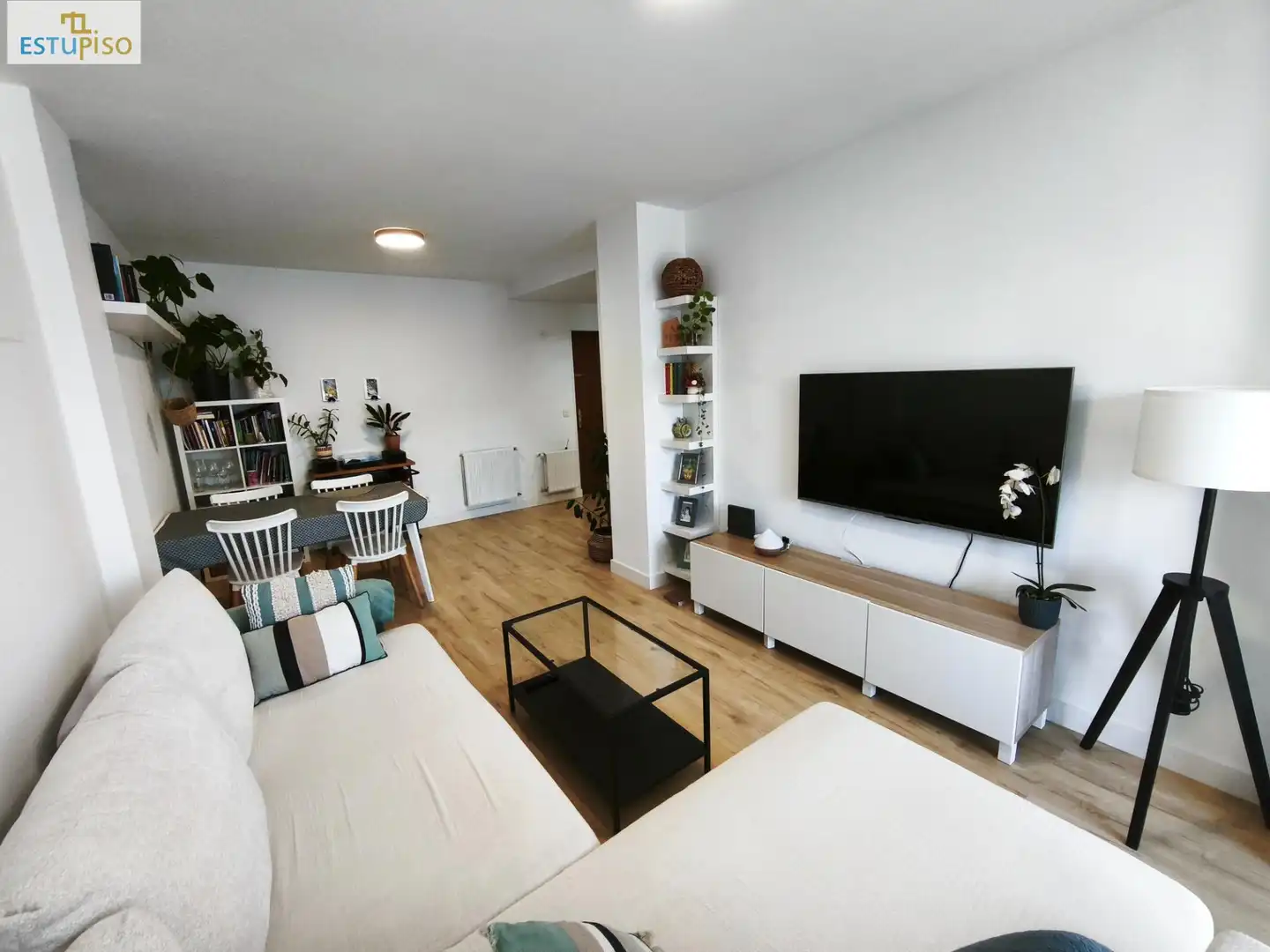 Sala de estar de Piso en venta en Vitoria - Gasteiz con Calefacción y Trastero