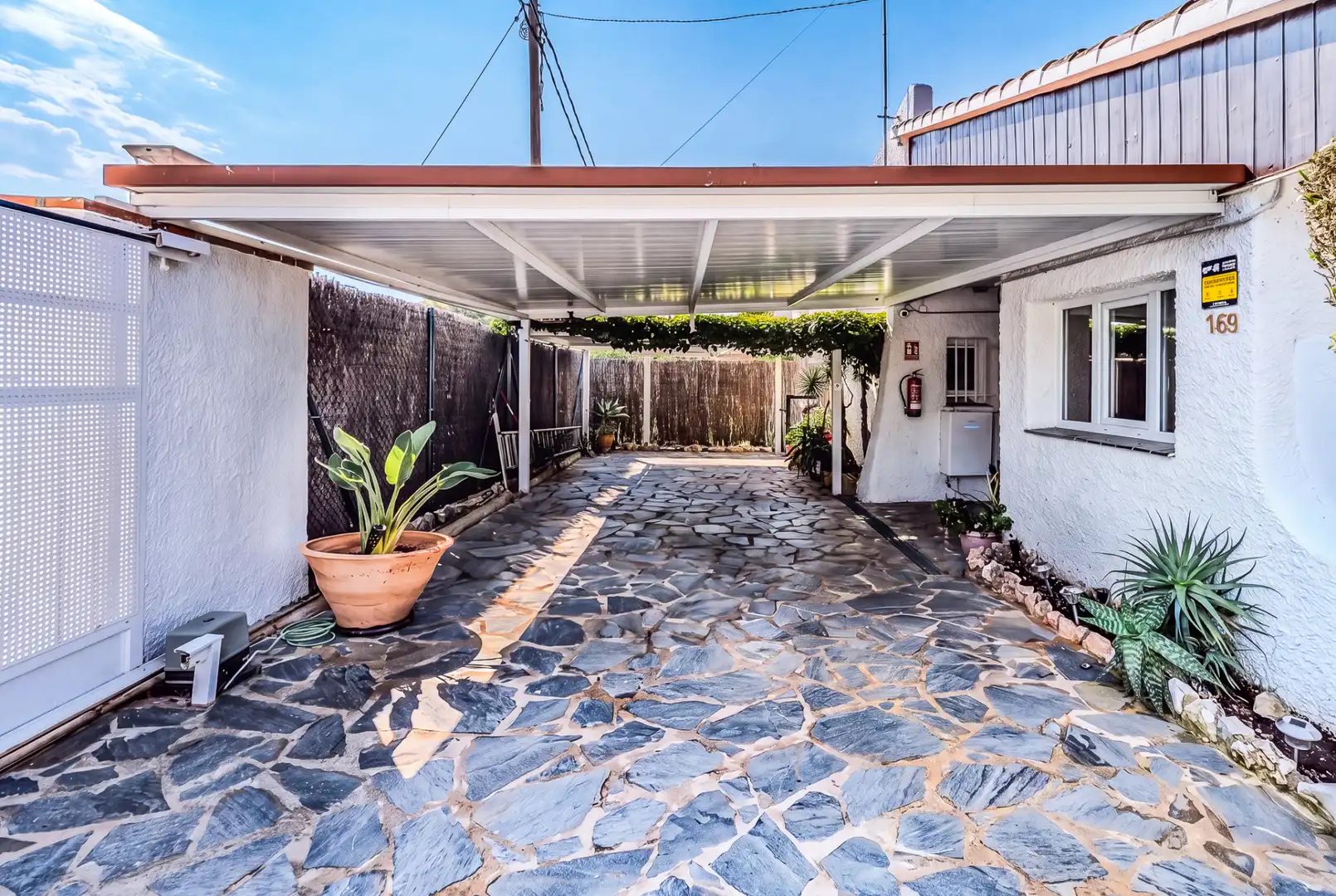 Vista exterior de Casa o xalet en venda en L'Ametlla de Mar  amb Aire condicionat, Calefacció i Jardí privat