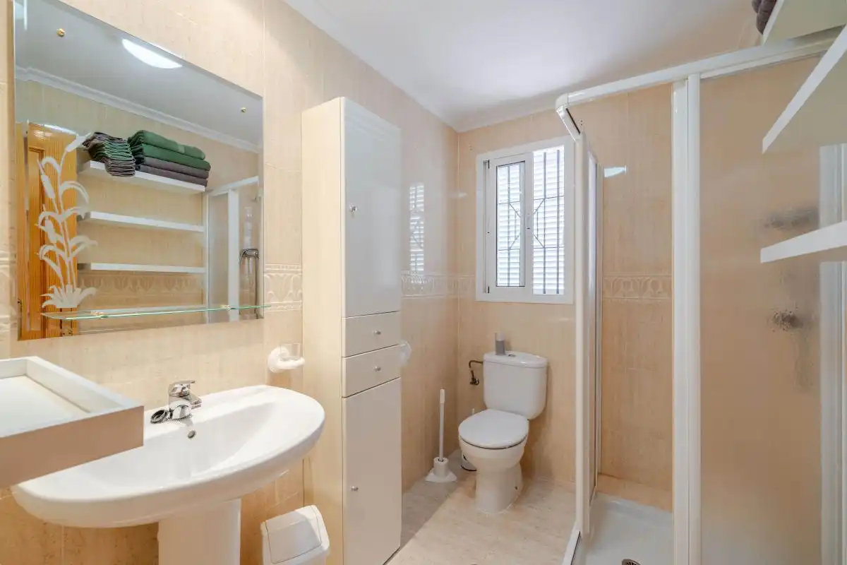 Baño de Dúplex en venta en Santa Pola con Aire acondicionado, Calefacción y Jardín privado