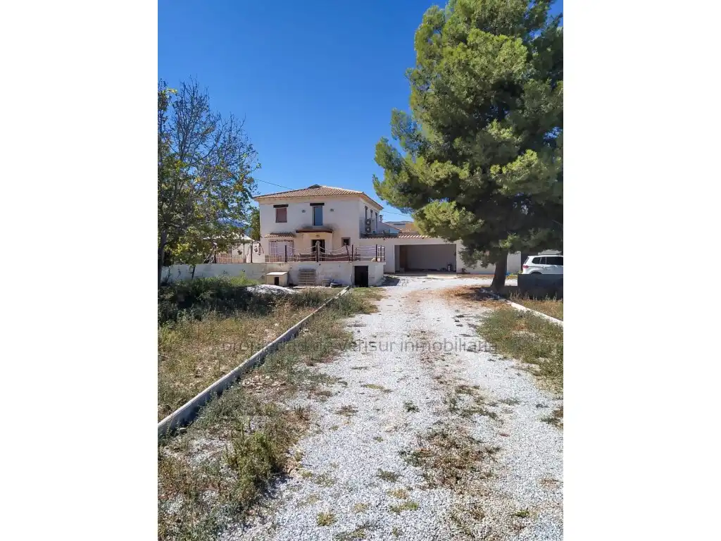 Country homes for sale in Baza