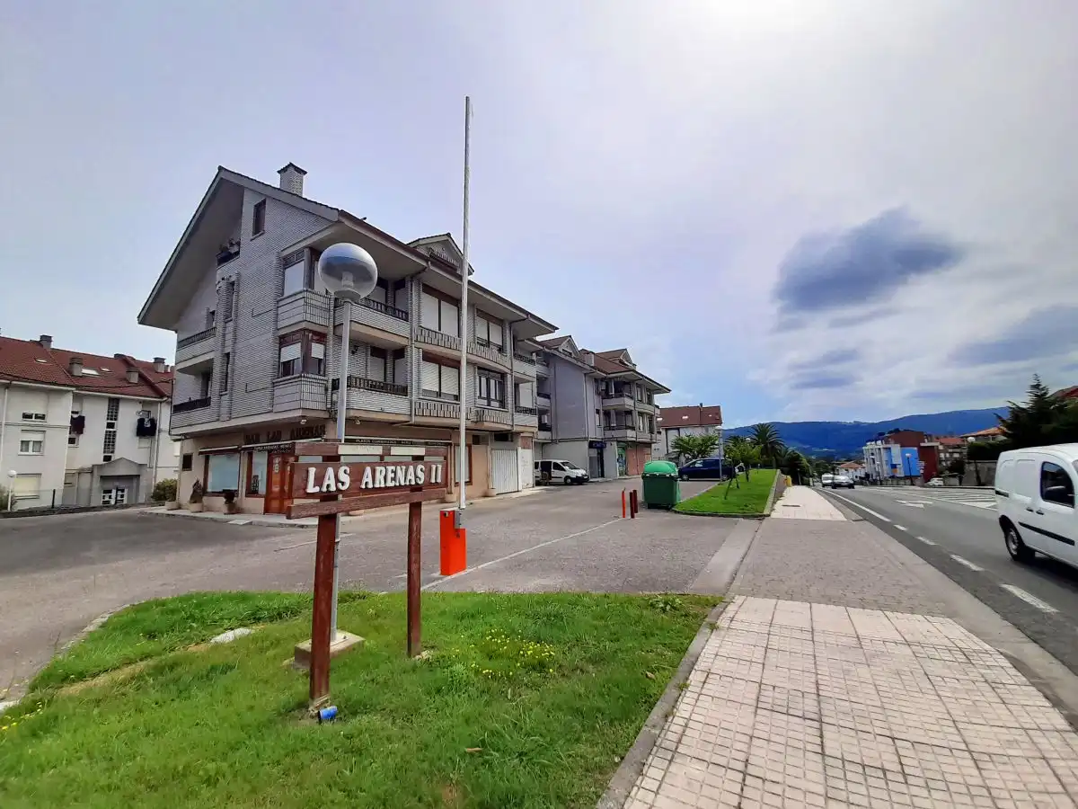 Exterior view of Commercial properties for sale in Bárcena de Cicero