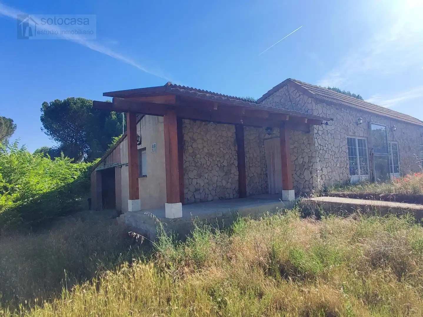 Vista exterior de Casa o xalet en venda en Traspinedo amb Calefacció, Jardí privat i Piscina
