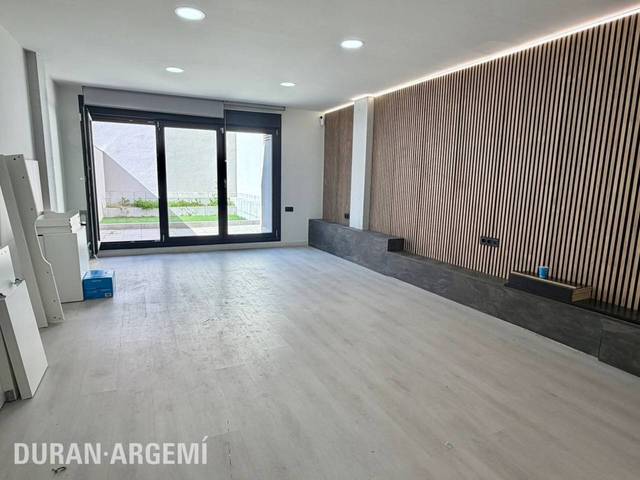 Local comercial en Alquiler en Avenida Abat Marcet en Zona Esportiva